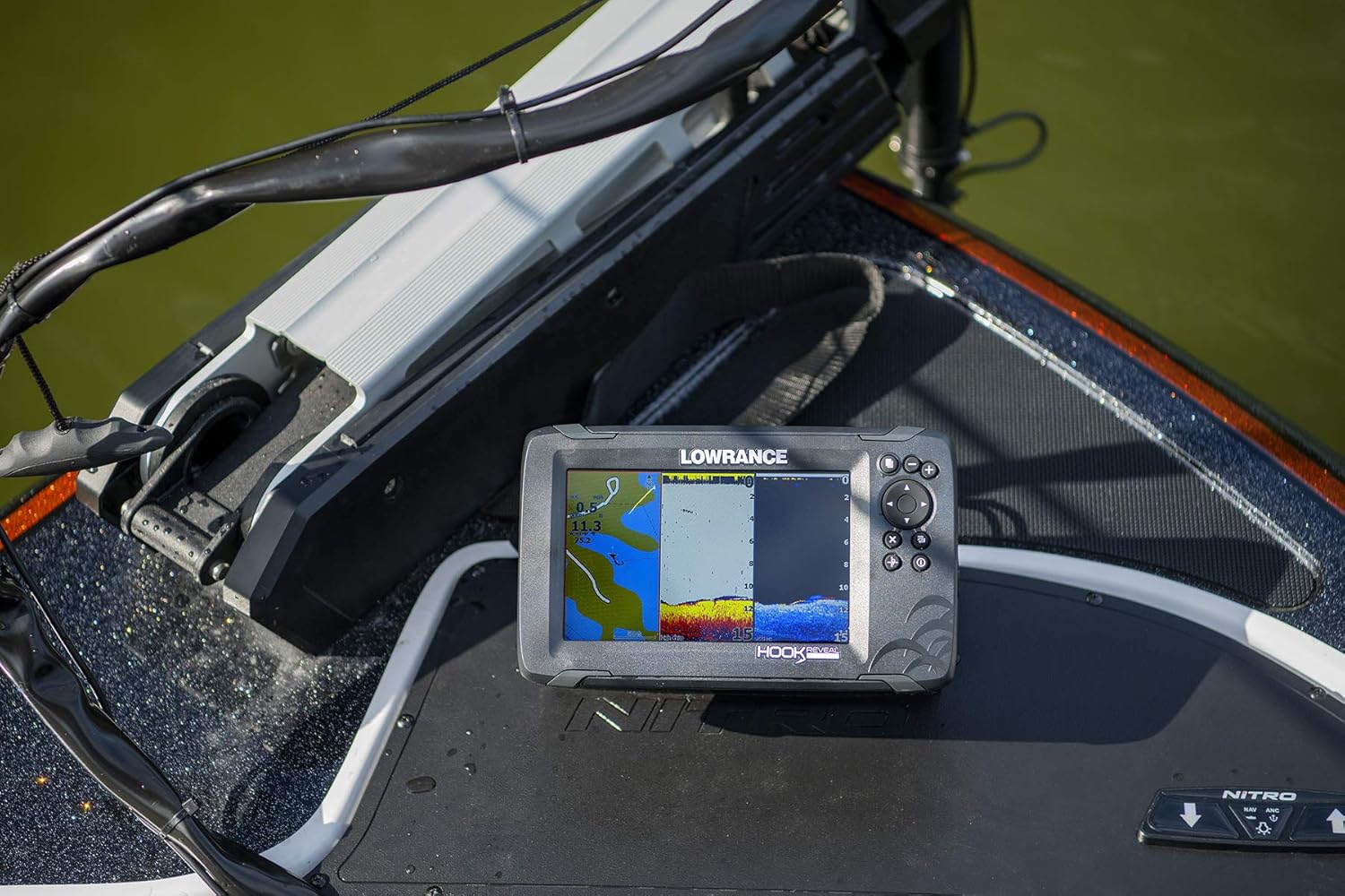Lowrance HOOK Reveal 5 SplitShot - 5-inch Fish Finder with SplitShot Transducer, Preloaded C-MAP US Inland Mapping