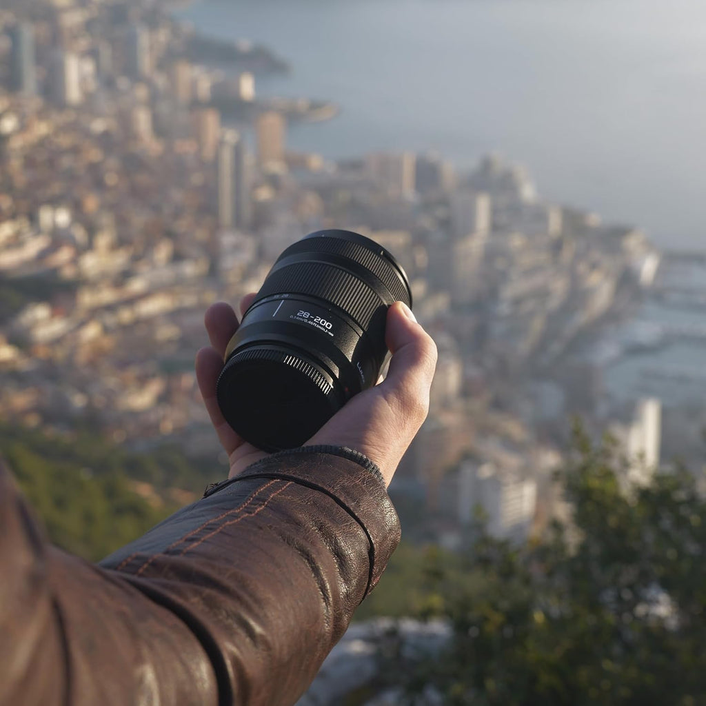 Panasonic LUMIX S 28-200mm F4-7.1 Macro O.I.S.