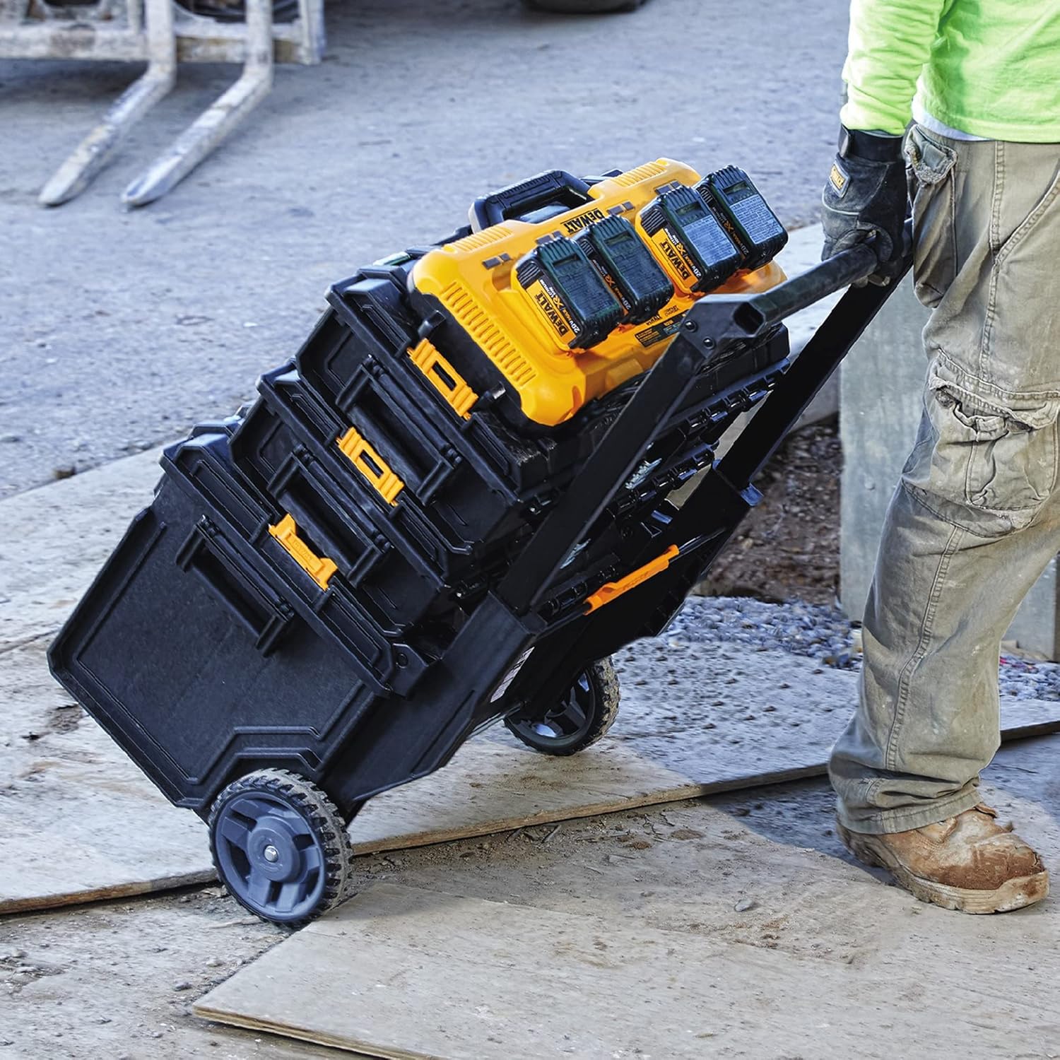 DeWalt DCB104 Battery 4 Inputs 10.8/12V/18V/54/8Ah