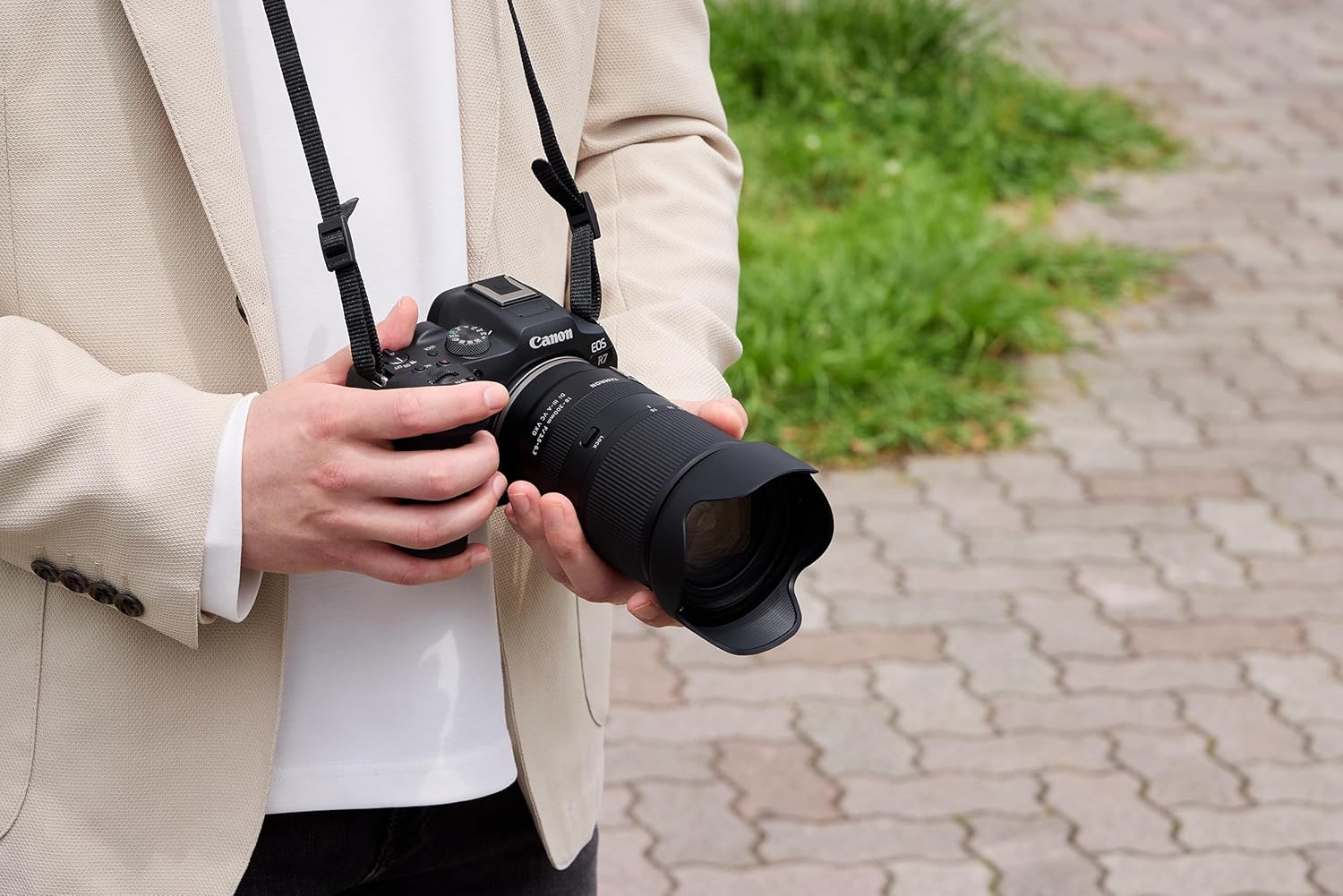 Tamron 18-300mm F/3.5-6.3 Di III-A VC VXD Zoom Lens - All-in-One Versatile Range - Vibration Compensation System - Canon R APS-C Mirrorless - Black - Travel, Wildlife, Sports, Portrait Photography