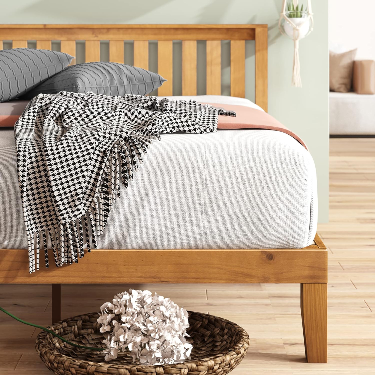 Zinus Alexia Wood Platform Bed Frame with headboard, Solid Wood Foundation with Wood Slat Support, No Box Spring Needed, Easy Assembly, Rustic Pine, King
